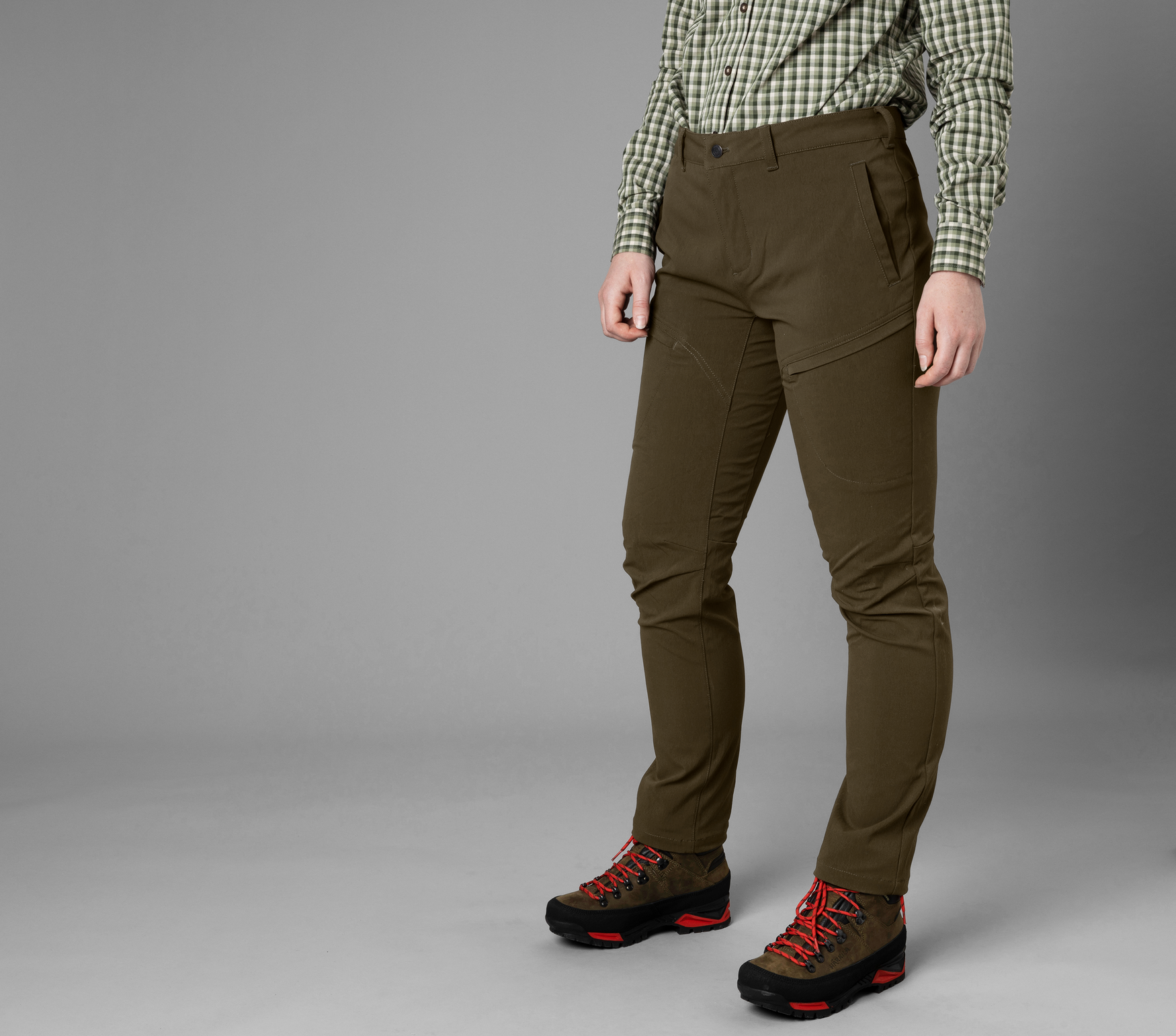 Retrieve Light trousers Women - Dark warm olive