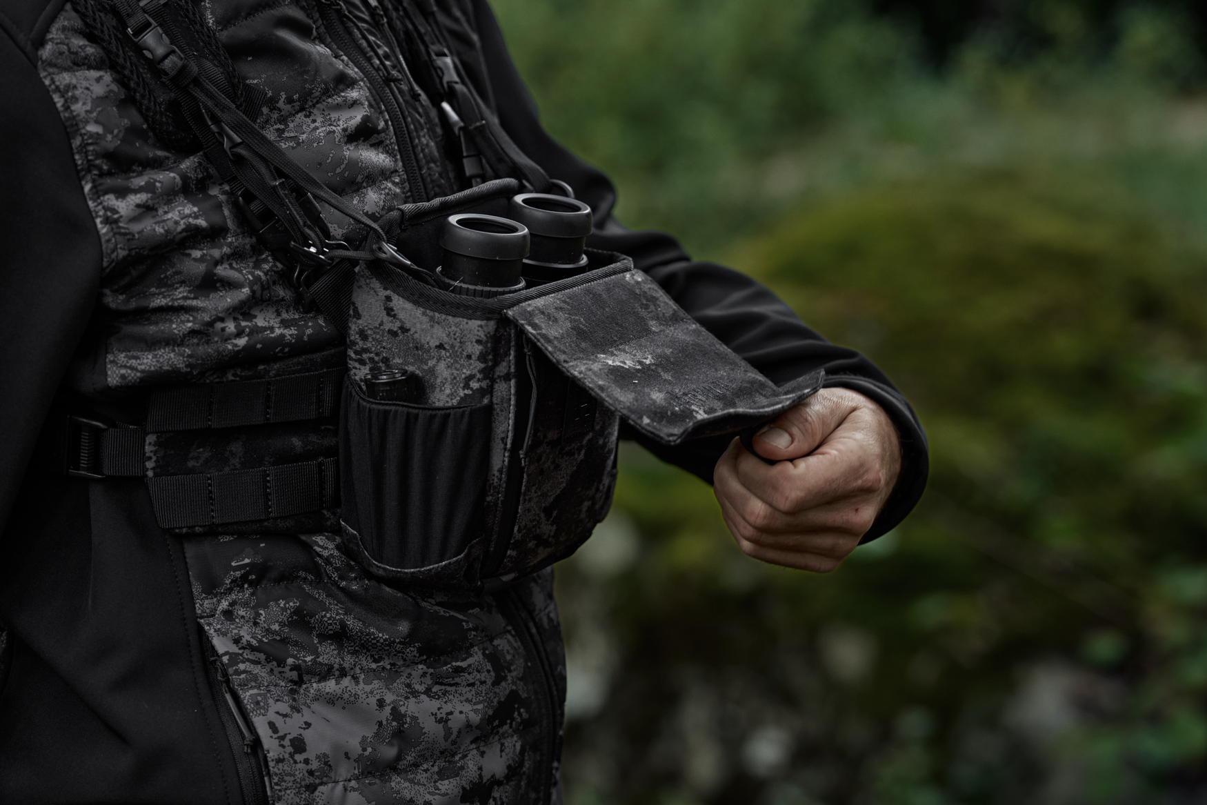 Härkila NOCTYX Bino Harness - AXIS MSP®Black