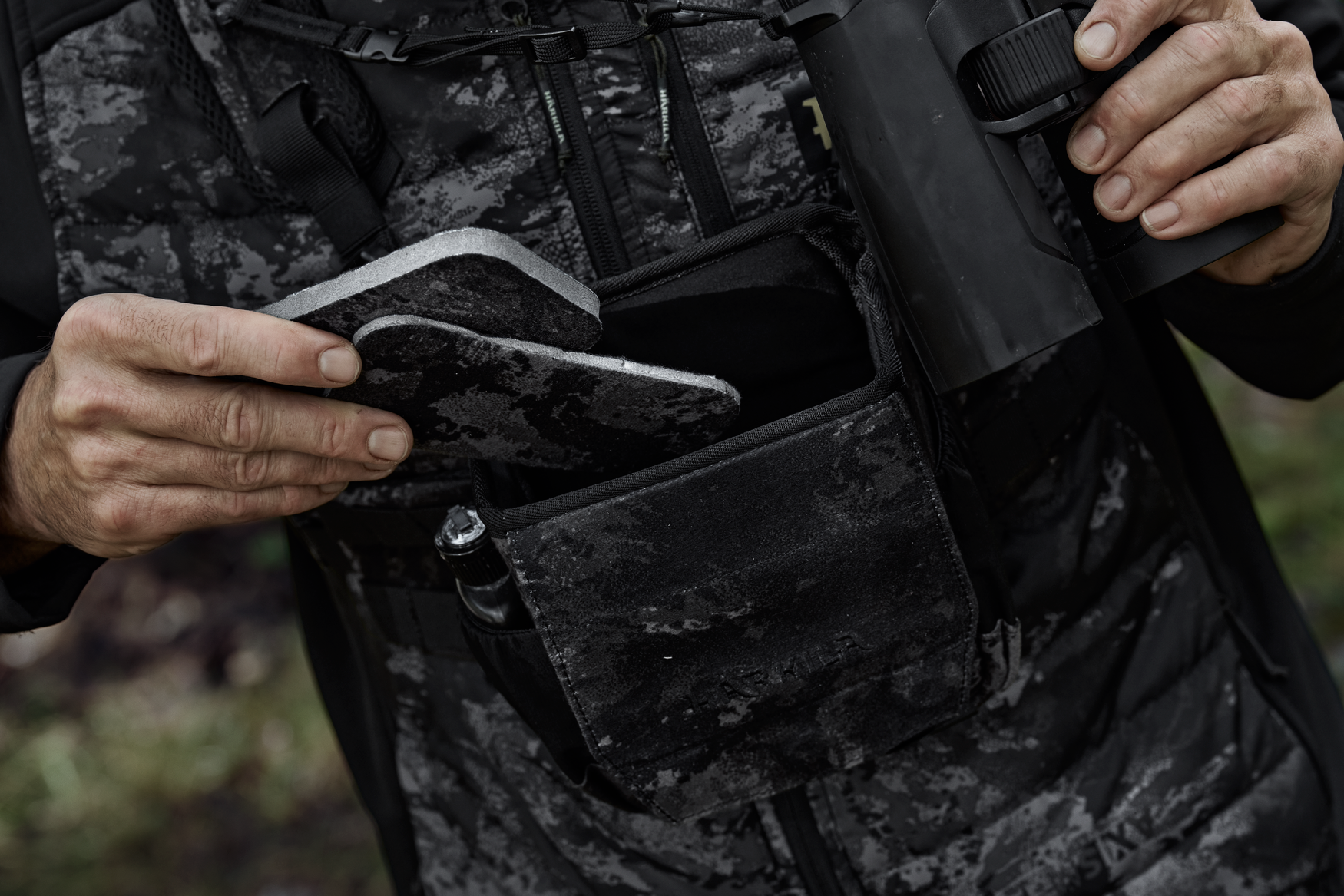 Härkila NOCTYX Bino Harness - AXIS MSP®Black