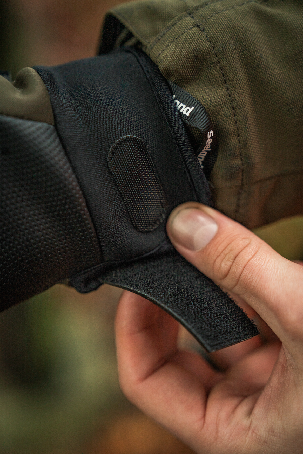 Target Gloves - Pine green